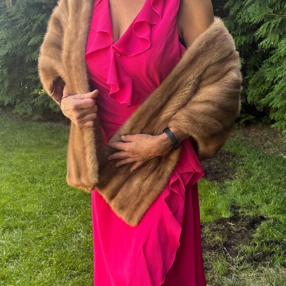 Vintage Mink Wrap or Stole in Excellent condition. - Picture 5 of 14